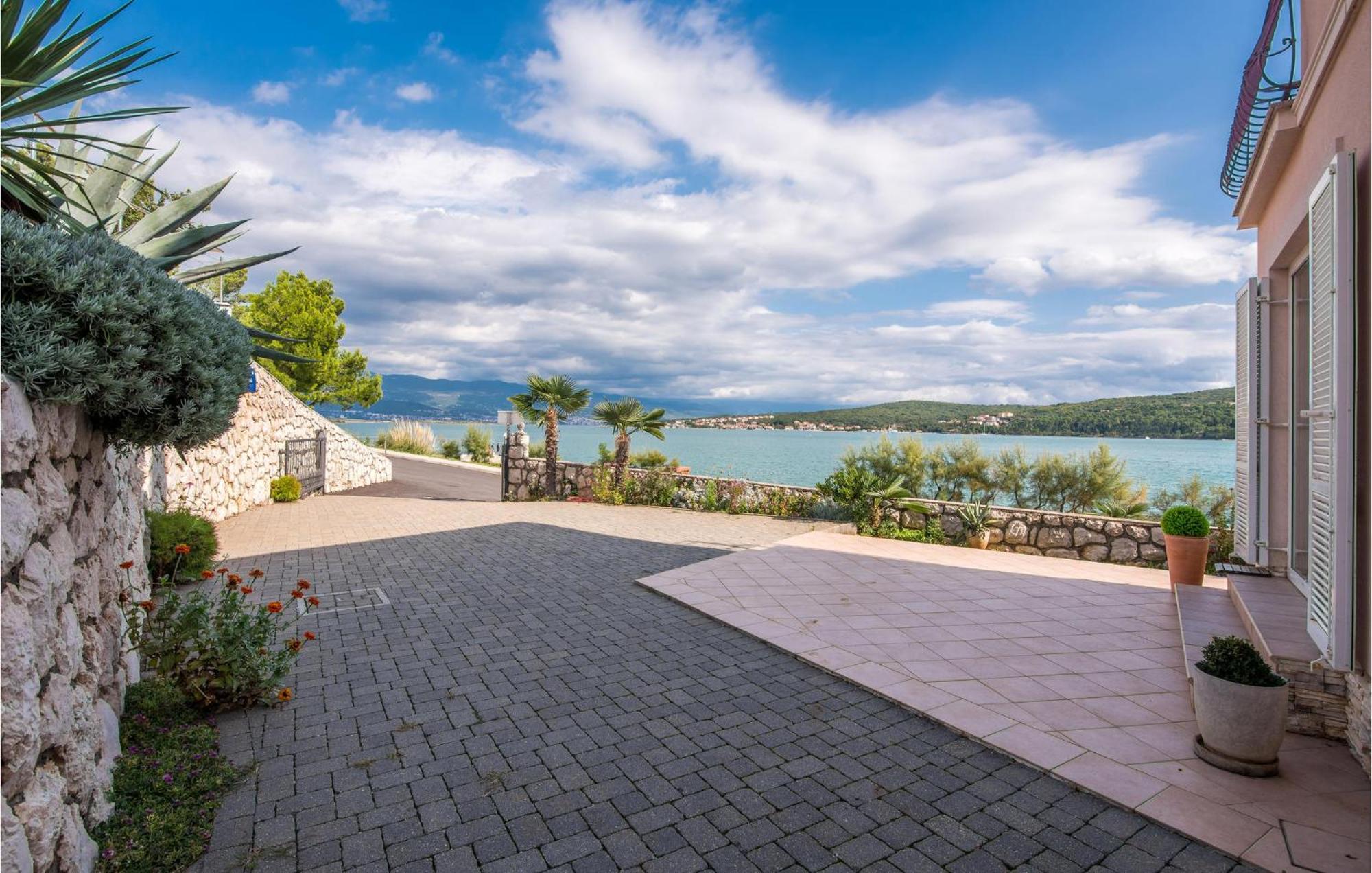 Gorgeous Apartment In Cizici With House Sea View Kültér fotó