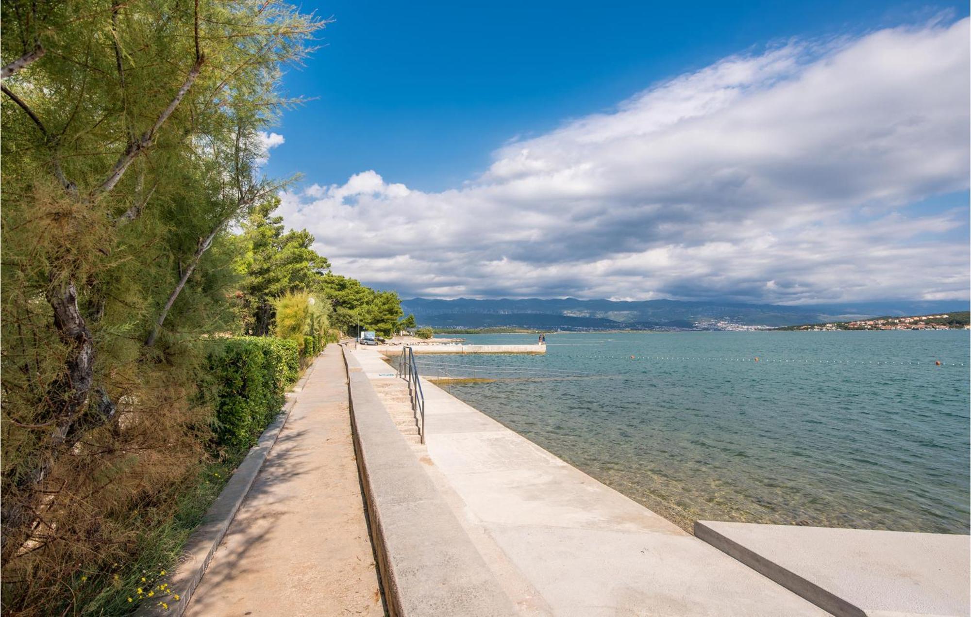 Gorgeous Apartment In Cizici With House Sea View Kültér fotó